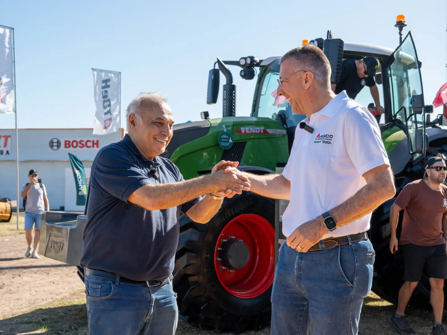 Greeting in front of a Fendt tractor at Expoagro 2026