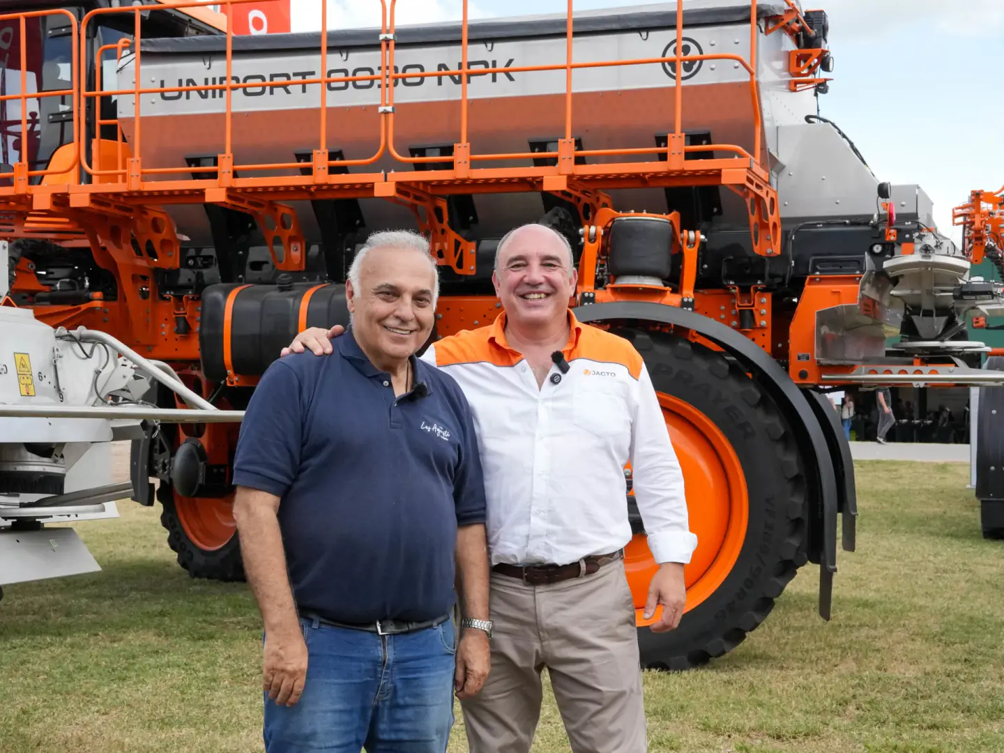 Interview with Carlos Palmieri of Jacto in front of a sprayer
